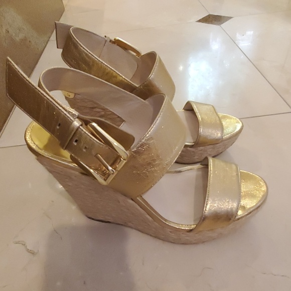 Michael Kors Gold Sandals platforms - Picture 4 of 7